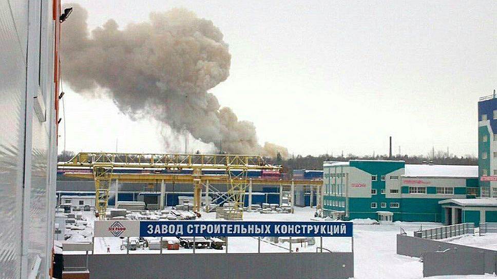 Очевидцы говорят, что на Казанском пороховом заводе произошел сильный хлопок, после чего повалил дым и завыли сирены