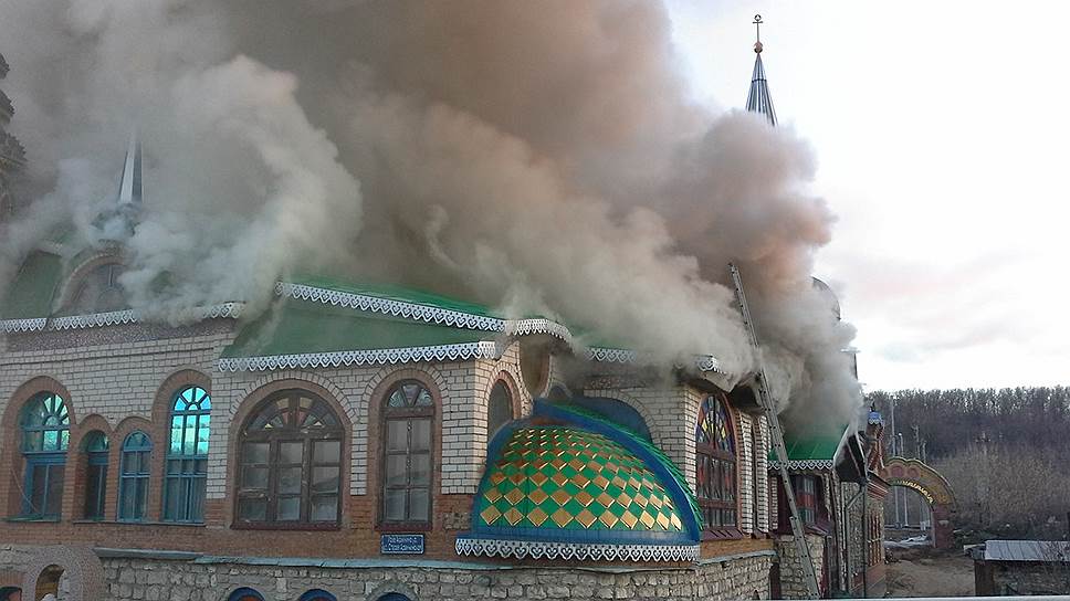 Причиной пожара в «Храме всех религий» мог стать поджог
