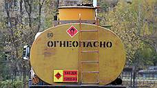 На трассе в Татарстане перевернулась автоцистерна КамАЗ с 20 тоннами нефти