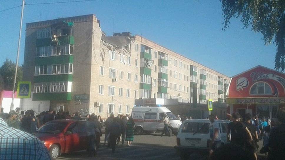 После взрыва в жилом доме в Заинске госпитализировали восемь человек
