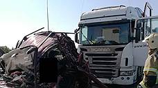 Четыре человека погибли в аварии с большегрузами в Татарстане