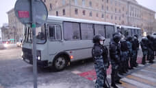 Около «Черного озера»в Казани идут задержания участников акции за Навального