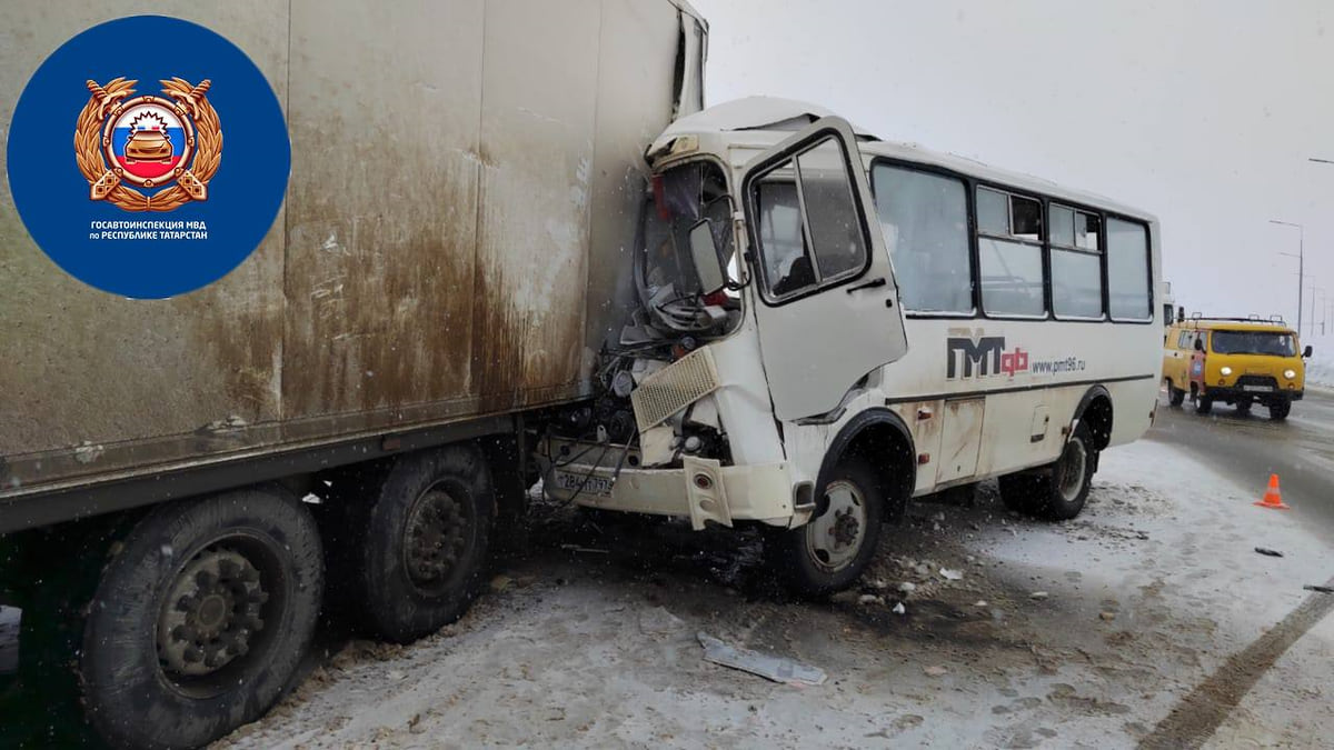 На трассе Казань — Ульяновск автобус с пассажирами протаранил грузовик –  Коммерсантъ Казань