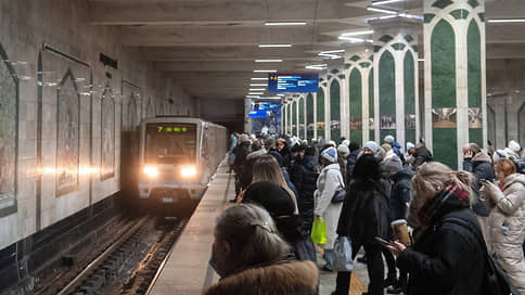 В казанском метро пассажирка упала на рельсы
