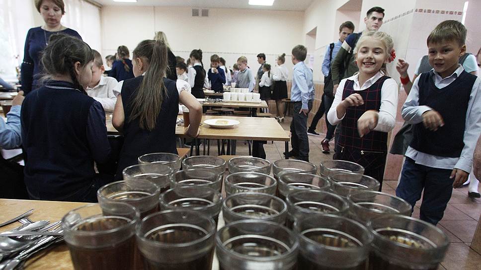Чиновники и депутаты Казани тайно питались в школьных столовых на 69 рублей