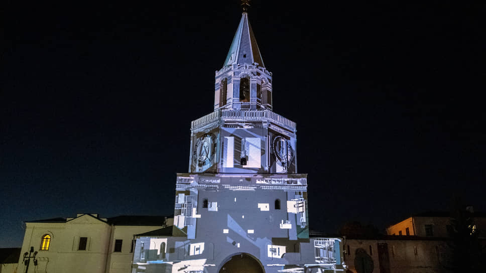 Спасская башня Казанского кремля во время Международного фестиваля медиаискусства «НУР»