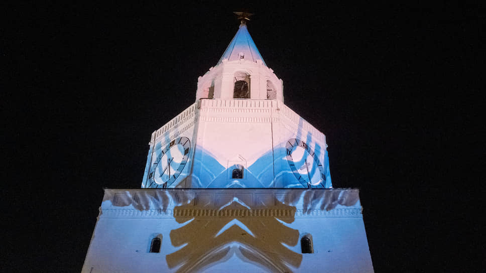 Спасская башня Казанского кремля во время Международного фестиваля медиаискусства «НУР»