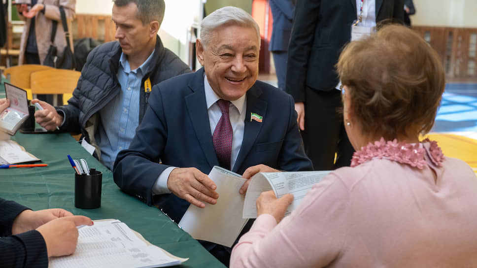 Председатель Госсовета Татарстан Фарид Мухаметшин голосовал на избирательном участке №43