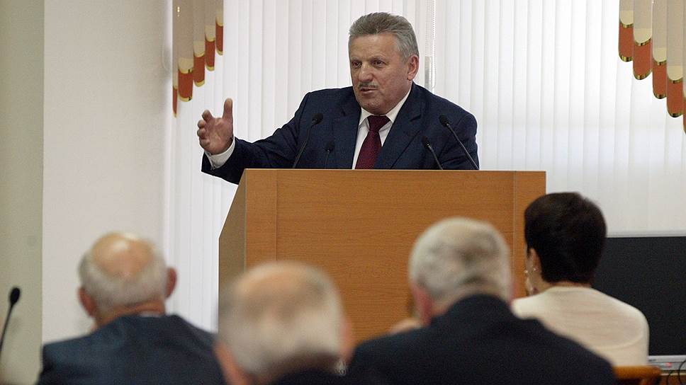 Выяснение подробностей о рыбе не помешало губернатору Вячеславу Шпорту отчитаться перед депутатами с позитивом