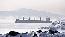 Шторма в Охотском море осложняют промысел минтая