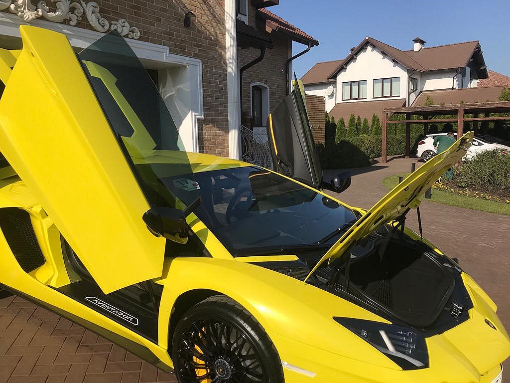 Lamborghini Aventador 740 л с