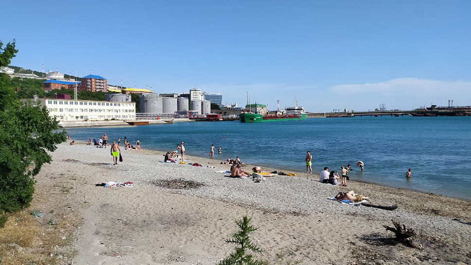 Волочаевский пляж, расположенный между военной гаванью и ООО «БТОФ-Терминал», — единственное место отдыха жителей Восточного района 
Новороссийска
