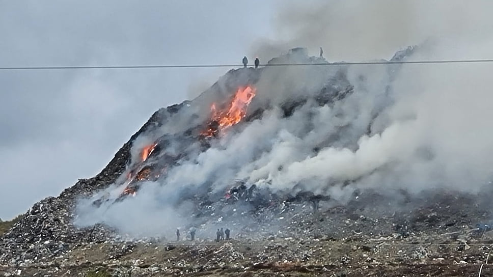 21 октября площадь пожара на мусорном полигоне составила 200 кв.м