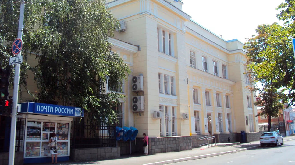 Почте России надлежит выполнить частичный ремонт западного фасада почтамта и балконной плиты северного фасада здания
