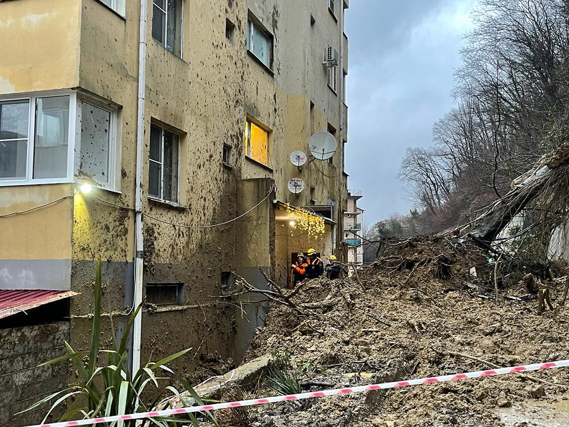 В Сочи ввели режим ЧС из-за схода оползня на самовольно построенный жилой  дом – Коммерсантъ Краснодар