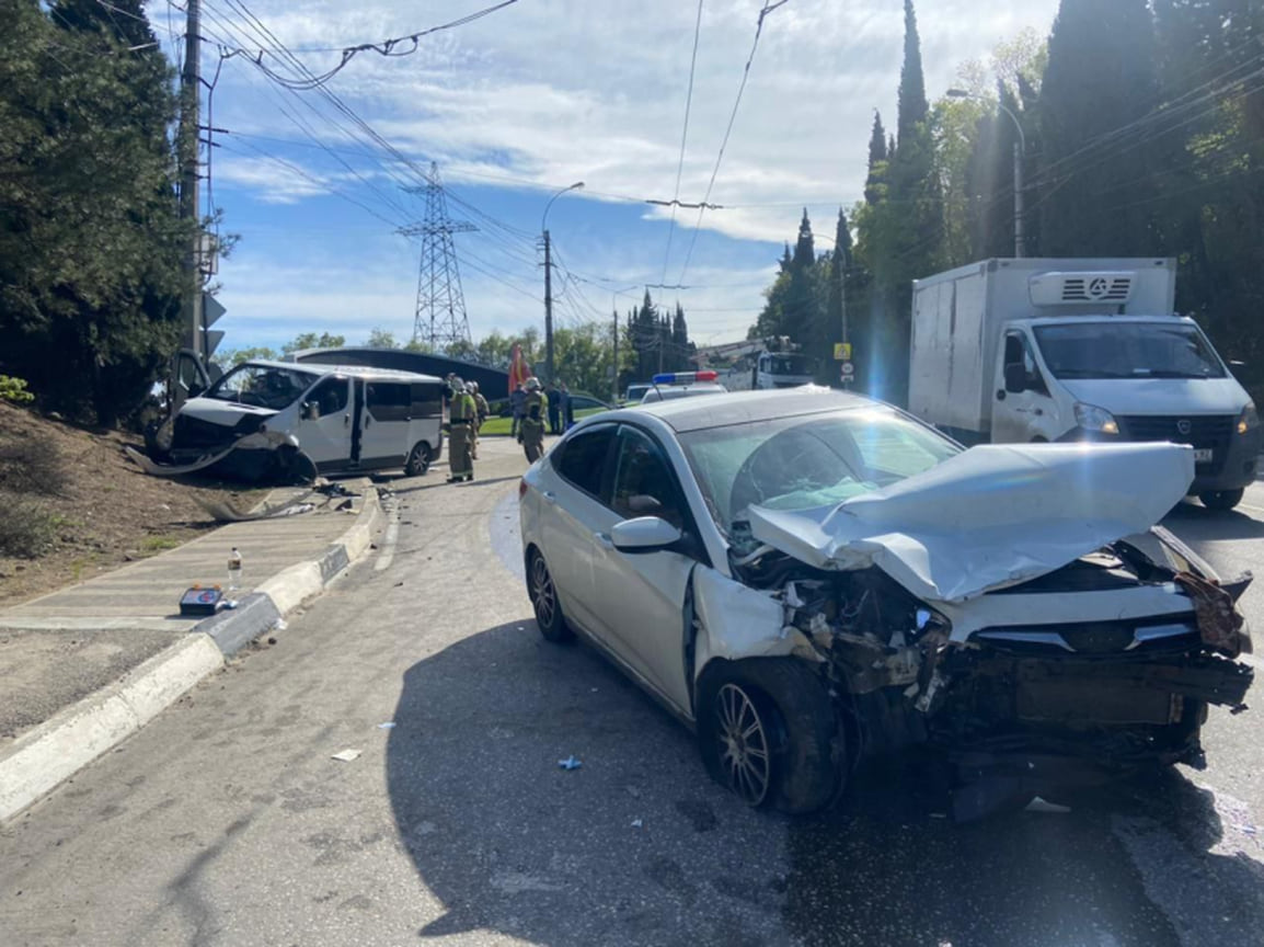 В Крыму подросток попал в реанимацию после аварии со школьным автобусом –  Коммерсантъ Краснодар