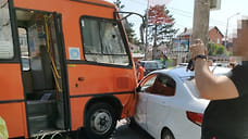 Маршрутный автобус попал в ДТП на пересечении улиц Тургенева и Северной в Краснодаре