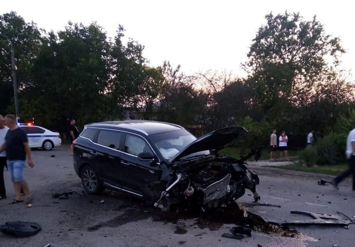 Три человека погибли при столкновении двух автомобилей в станице  Новопокровской – Коммерсантъ Краснодар