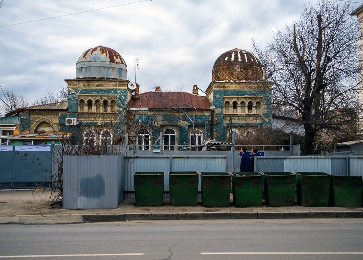 Стили краснодара. Мавританский дворец Краснодар. Мавританский дом Краснодар Пушкина 61. Пушкина 61 Краснодар особняк любви. Особняк в мавританском стиле Краснодар.