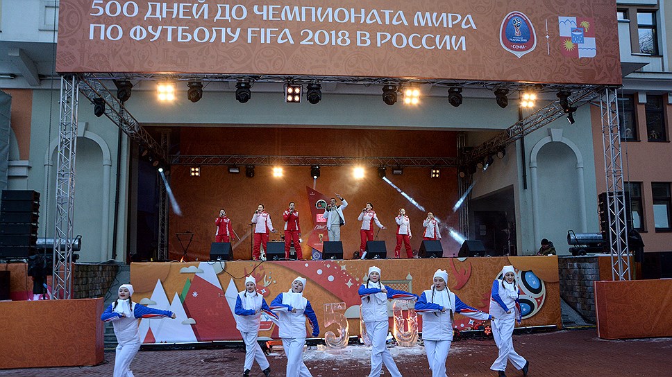 После торжественного запуска часов обратного отсчета сочинцев и гостей зимнего курорта ждал концерт с выступлением звезд российской эстрады.