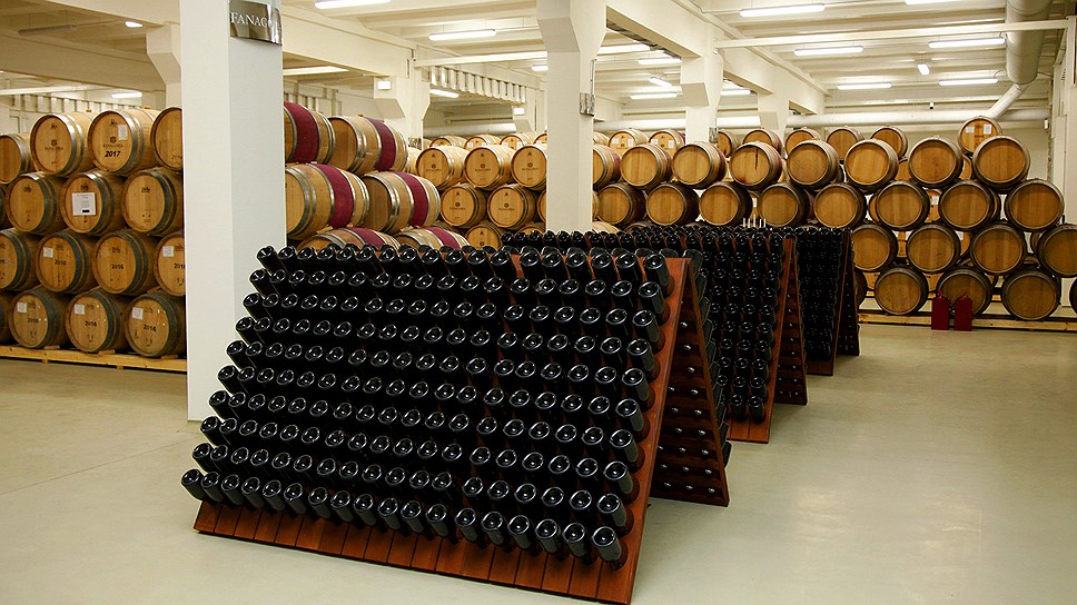 Кубанское винное качество.В планах компании выпустить в этом году около 30 млн бутылок вина, в долгосрочной перспективе - все вино «Фанагории» будет производится в премиальном качестве и стандарте.