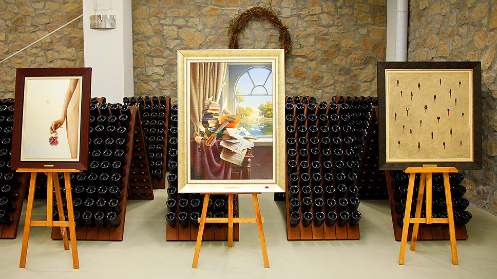 Тамань создана для выращивания кубанского вина.Ежегодно «Фанагория» отправляет к потребителям более 2,5 млн дал алкогольной продукции. 