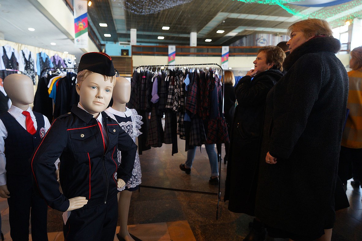 Юные кадеты. На Кубани насчитывается семь кадетских корпусов, более 20 казачьих школ, функционируют более 17700 «казачьих» класса и групп, в которых обучается порядка 40 тыс. мальчиков и девочек.