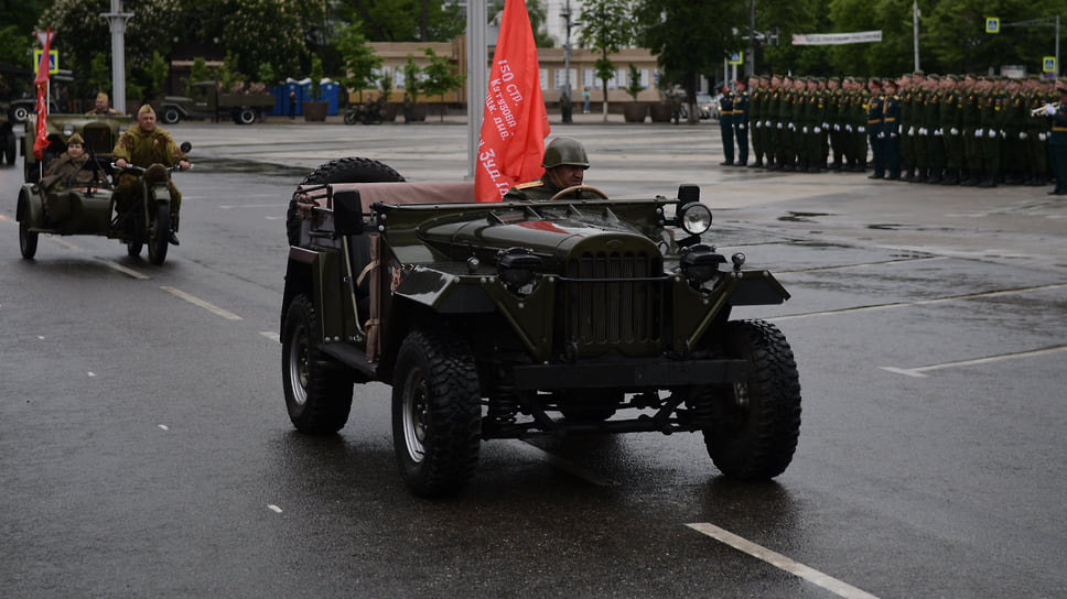 В Краснодаре в военном параде было задействовано больше 40 единиц военной и ретро-техники