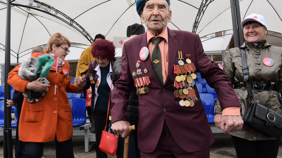 В Краснодаре на параде Победы присутствовали 13 ветеранов Великой Отечественной войны, в Новороссийске — восемь