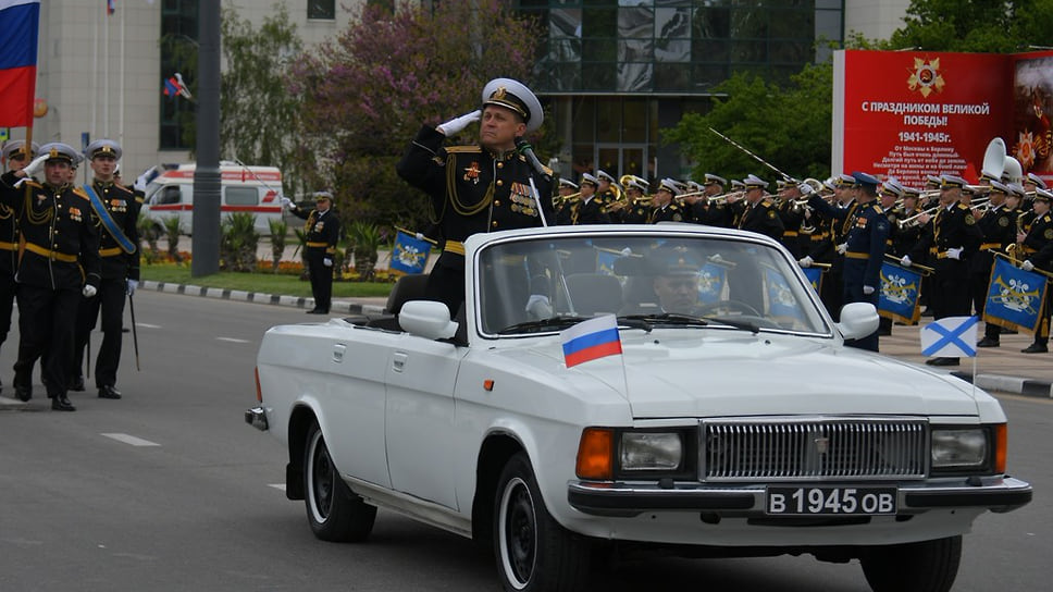 В Новороссийске принимал парад командир Новороссийской военно-морской базы, контр-адмирал Виктор Кочемазов