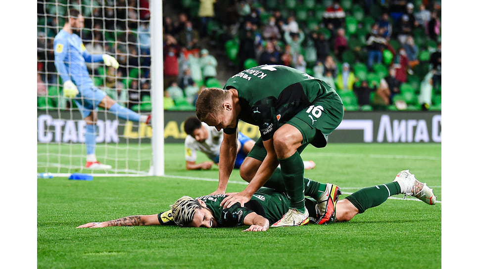 Реми Кабелла и Виктор Классон праздную второй гол забитый в ворота «Сочи»