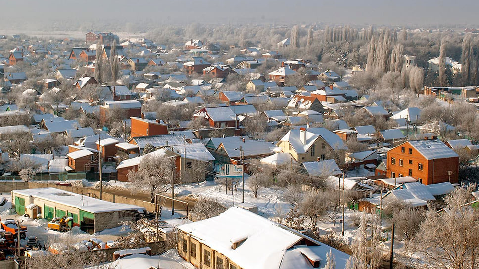 Вид частную застройку Горогородов после снегопада. Декабрь 2005 года