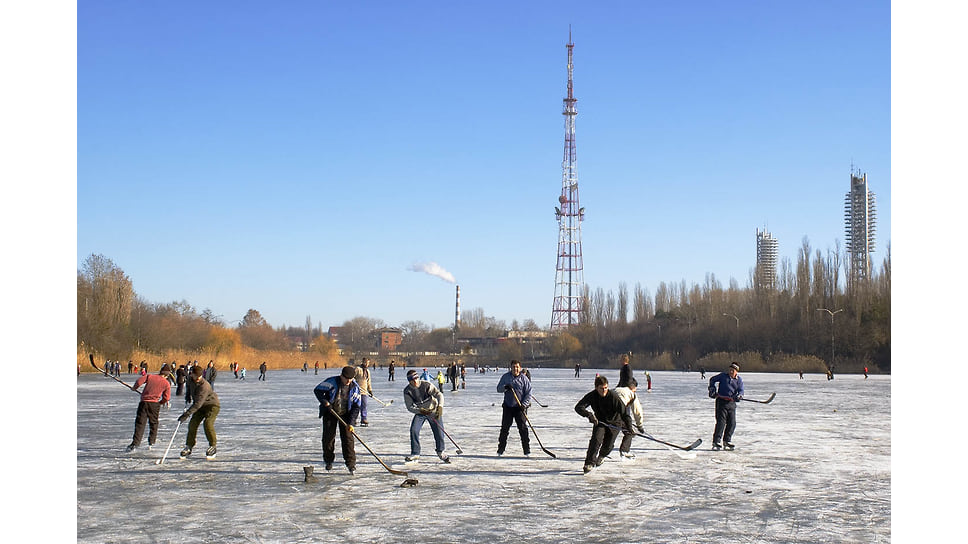 Озеро Карасун. Зимние забавы на льду замерзшего озера. Январь 2008 года