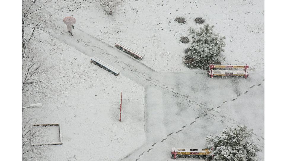 Последний снегопад в одном из городских скверов. Конец марта 2008 года