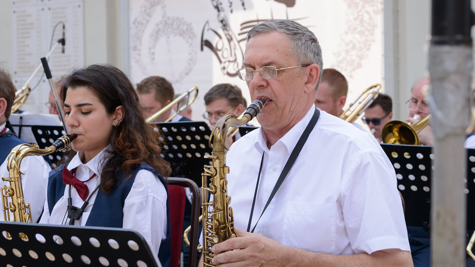 Концертная программа открылась выступлением сводного джазового оркестра Кубани. 18 июня, г. Краснодар
