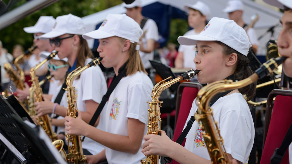Среди участников оказался детский джазовый оркестр «Джем» Детской музыкальной школы Курганинска. 18 июня, г. Краснодар