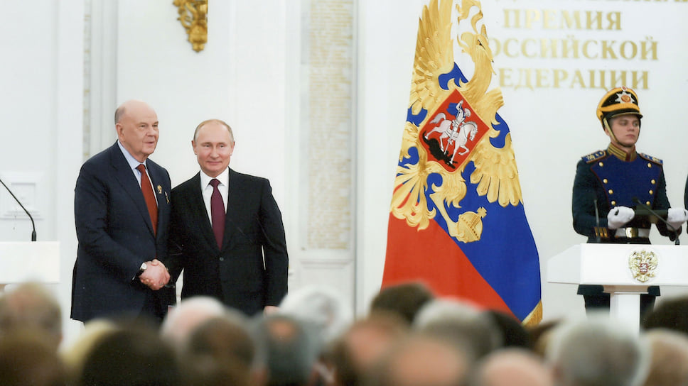 12 июня 2019 года Владимир Порханов получил из рук президента госпремию РФ в области науки и технологий