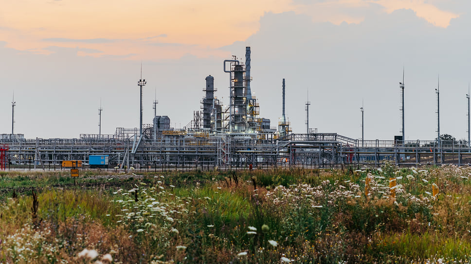 К 2030 году нефтеперерабатывающие заводы Краснодарского края планируют нарастить долю выпуска светлых нефтепродуктов до 82% и обеспечить глубину переработки нефти до 99%