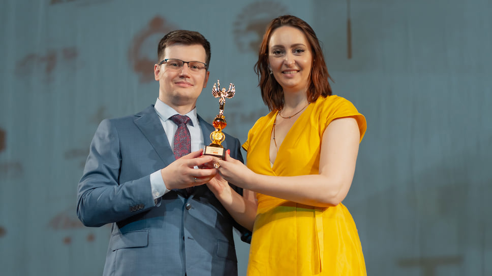 Антон Ёлкин и Елена Калмыкова на вручении премии 
«Триумф: успех в медицине-2021»