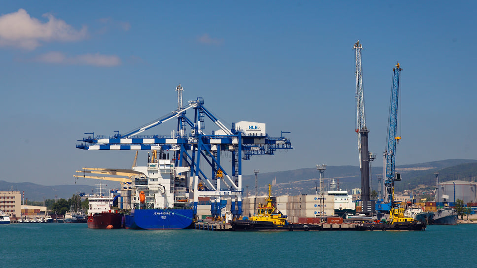 Ежегодно в черноморские порты заходят более 50 тыс. судов, перевозящих свыше 100 млн т нефти
