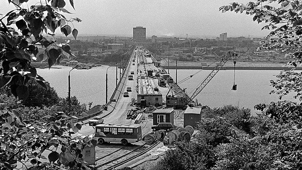 Предыдущий ремонт Молитовского моста был начат весной 1998 года.
