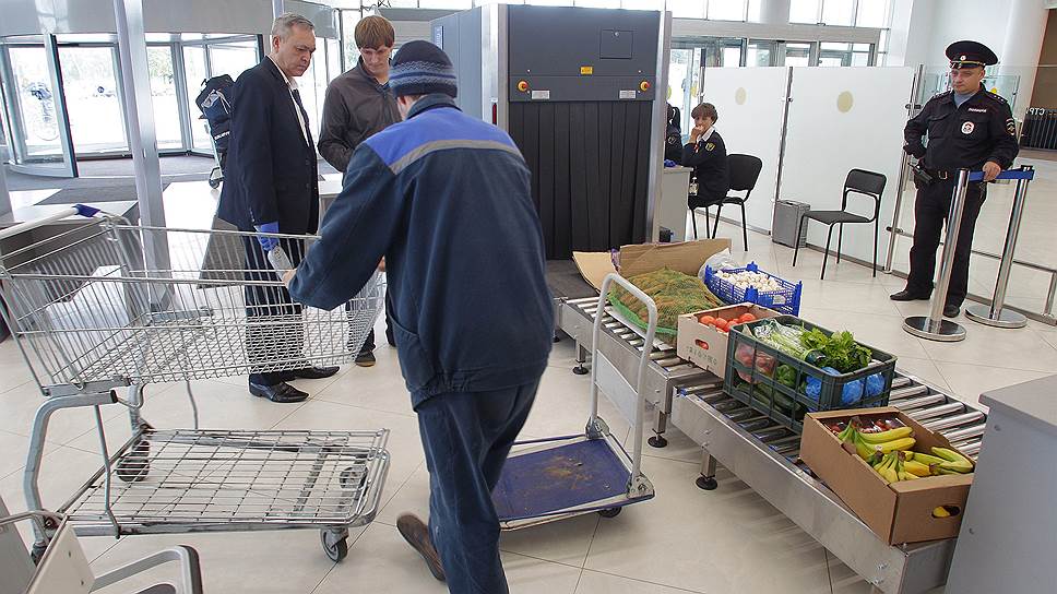 Эксперты полагают, что через Стригино можно доставлять продукты питания в северные регионы страны