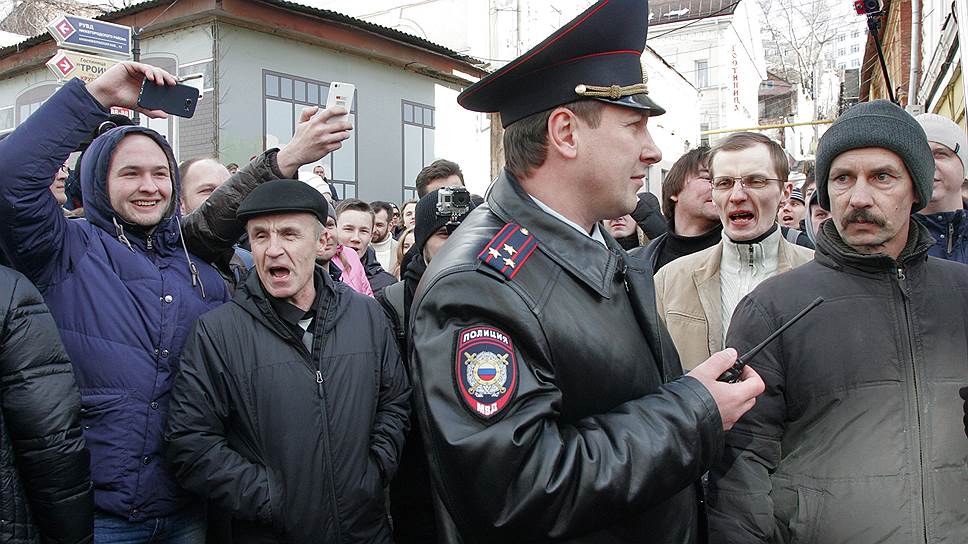 В марте сотрудники полиции задержали на митинге сторонников Алексея Навального в Нижнем Новгороде более 40 человек, которых в результате оштрафовали на 400 тыс. руб.