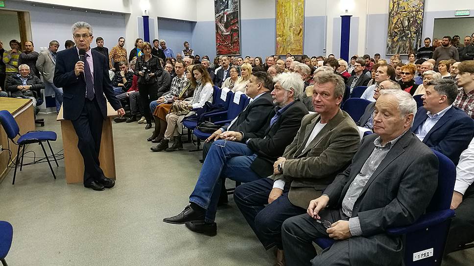 Временно руководить ИПФ РАН будет ­заместитель директора ­Григорий Денисов ­(второй справа)