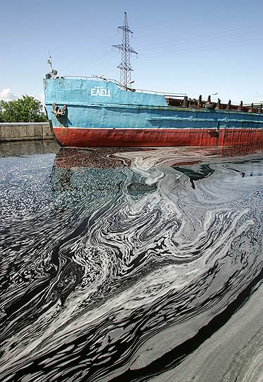 Глава города Владимир Панов уверен, что опасности для жителей города нефтяные пятна на Волге не представляют