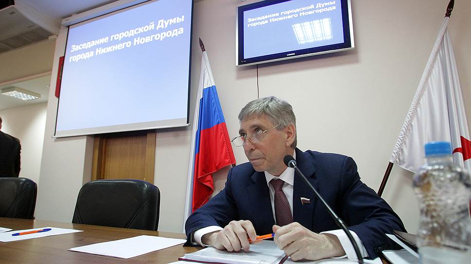 Заседавший много лет в президиуме городской думы Иван Карнилин решил не досиживать шестой депутатский срок