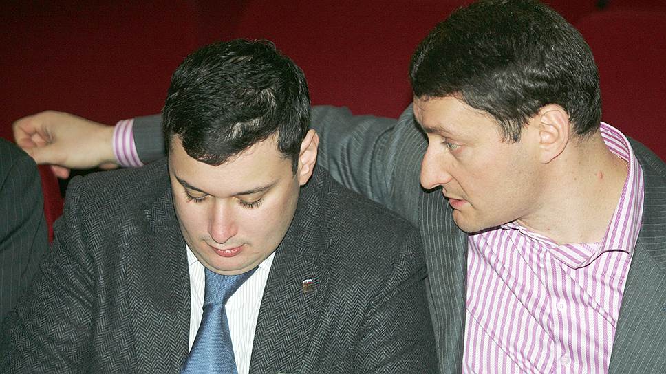 Депутат Госдумы Александр Хинштейн (слева) считает, что вмешательство в личную жизнь Романа Антонова (справа) было