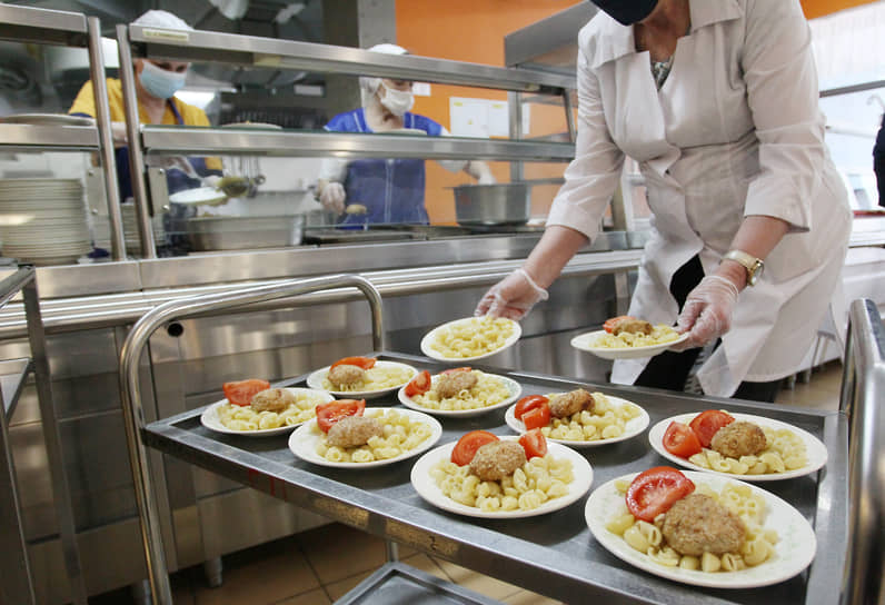 ЕЦМЗ настаивает, что проводит закупки продуктов для школьного питания по закону