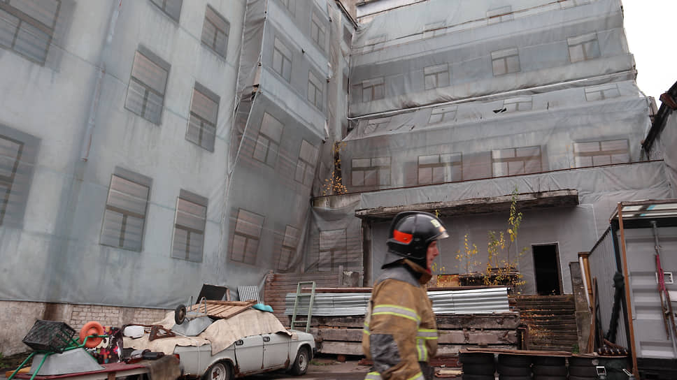Пожар в Доме чекиста продолжался пять часов, в здании сгорела тысяча квадратных метров помещений