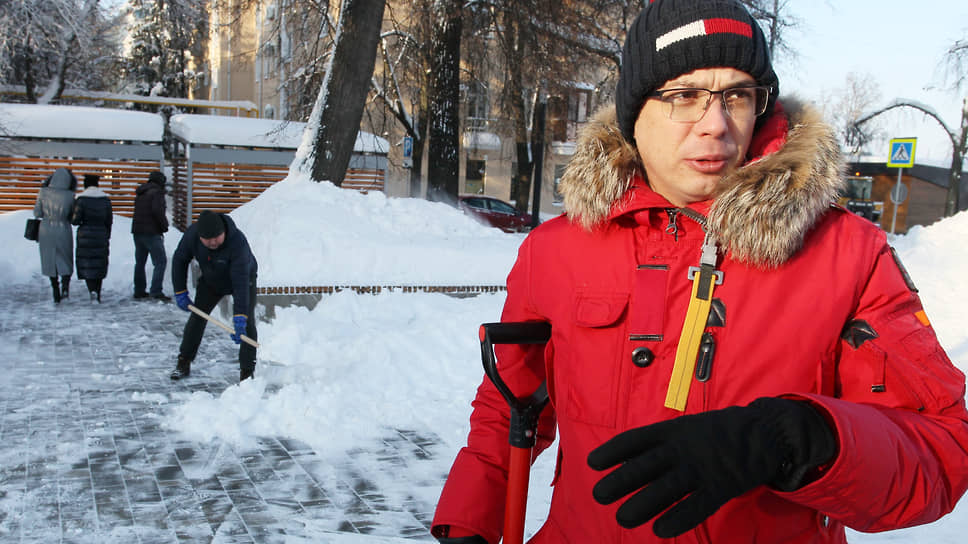 Как мэр Нижнего Новгорода вывел подчиненных на уборку снега